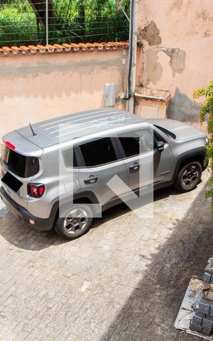 Casa à venda com 360m², 5 quartos e 4 vagas Casa à venda com 360m², 5 quartos e 4 vagasÁREA EXTERNA - GARAGEM