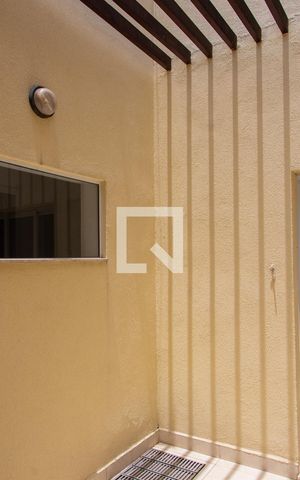 Casa à venda com 360m², 5 quartos e 4 vagas Casa à venda com 360m², 5 quartos e 4 vagasÁREA DE LUZ QUARTO 3