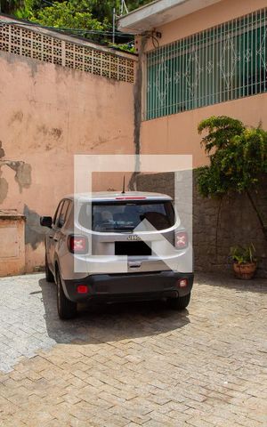 Casa à venda com 360m², 5 quartos e 4 vagas Casa à venda com 360m², 5 quartos e 4 vagasÁREA EXTERNA