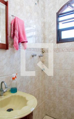 Casa à venda com 300m², 4 quartos e 12 vagas Casa à venda com 300m², 4 quartos e 12 vagasBanheiro do quarto 2