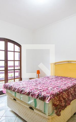 Casa à venda com 300m², 4 quartos e 12 vagas Casa à venda com 300m², 4 quartos e 12 vagasQuarto 1 - Suíte