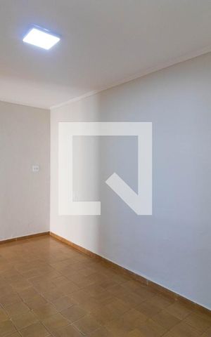 Casa à venda com 170m², 4 quartos e 2 vagas Casa à venda com 170m², 4 quartos e 2 vagasSala
