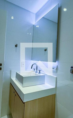Apartamento para alugar com 100m², 2 quartos e 2 vagas Apartamento para alugar com 100m², 2 quartos e 2 vagasBanheiro