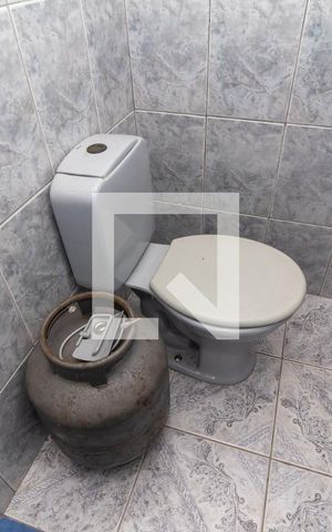 Casa à venda com 200m², 3 quartos e 7 vagas Casa à venda com 200m², 3 quartos e 7 vagasBanheiro de Serviço
