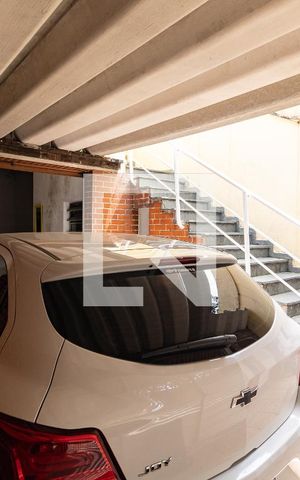 Casa à venda com 167m², 4 quartos e 4 vagas Casa à venda com 167m², 4 quartos e 4 vagasGaragem
