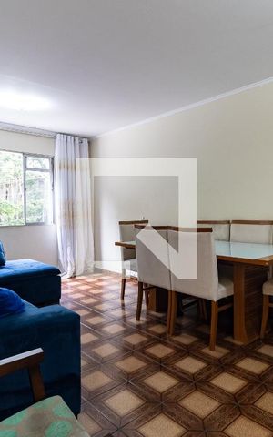 Casa à venda com 167m², 4 quartos e 4 vagas Casa à venda com 167m², 4 quartos e 4 vagasSala