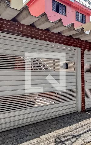 Casa à venda com 167m², 4 quartos e 4 vagas Casa à venda com 167m², 4 quartos e 4 vagasFachada