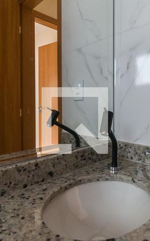 Apartamento para alugar com 54m², 2 quartos e 1 vaga Apartamento para alugar com 54m², 2 quartos e 1 vagaBanheiro