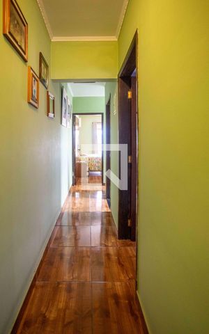 Casa à venda com 180m², 3 quartos e 2 vagasCorredor