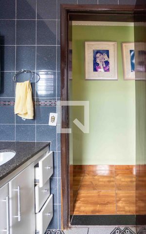 Casa à venda com 180m², 3 quartos e 2 vagasBanheiro da Suíte 2