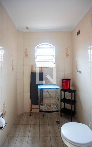 Casa à venda com 180m², 3 quartos e 2 vagasBanheiro 1
