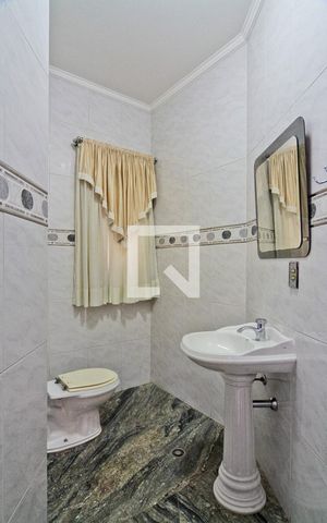 Casa à venda com 660m², 4 quartos e 8 vagas Casa à venda com 660m², 4 quartos e 8 vagasLavabo
