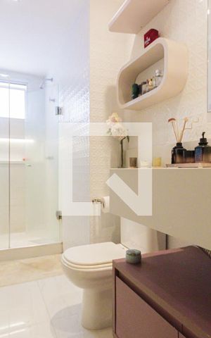 Apartamento para alugar com 112m², 2 quartos e 1 vaga Apartamento para alugar com 112m², 2 quartos e 1 vagaBanheiro da Suíte 1