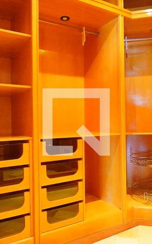 Casa para alugar com 315m², 4 quartos e 3 vagasCloset