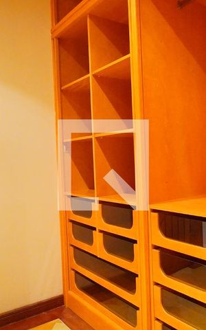 Casa para alugar com 315m², 4 quartos e 3 vagasCloset