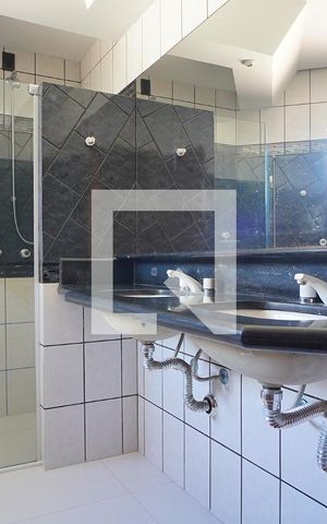 Casa para alugar com 315m², 4 quartos e 3 vagasBanheiro corredor