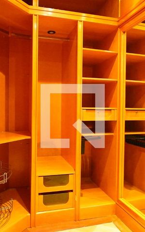 Casa para alugar com 315m², 4 quartos e 3 vagasCloset