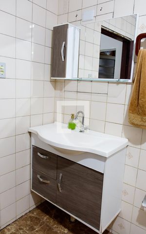 Casa à venda com 220m², 5 quartos e 4 vagas Casa à venda com 220m², 5 quartos e 4 vagasBanheiro 2