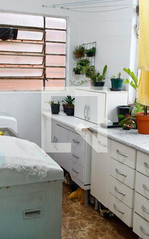 Casa à venda com 220m², 5 quartos e 4 vagas Casa à venda com 220m², 5 quartos e 4 vagasLavanderia