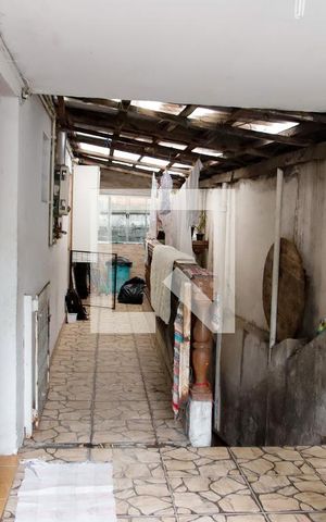 Casa à venda com 220m², 5 quartos e 4 vagas Casa à venda com 220m², 5 quartos e 4 vagasGaragem