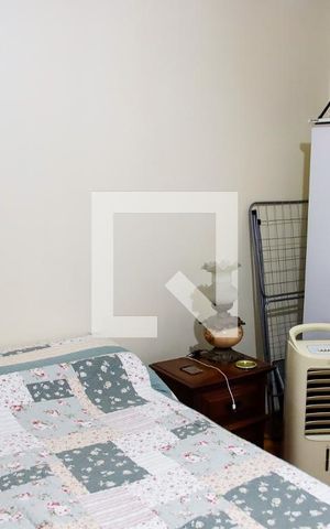 Casa à venda com 220m², 5 quartos e 4 vagas Casa à venda com 220m², 5 quartos e 4 vagasQuarto 4