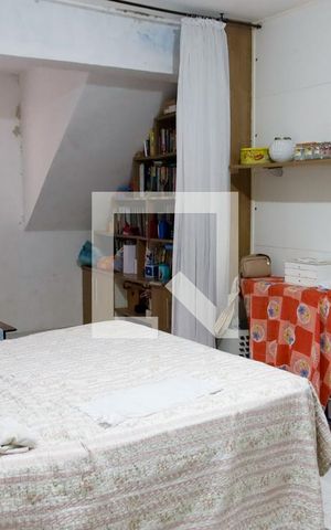 Casa à venda com 220m², 5 quartos e 4 vagas Casa à venda com 220m², 5 quartos e 4 vagasQuarto 3