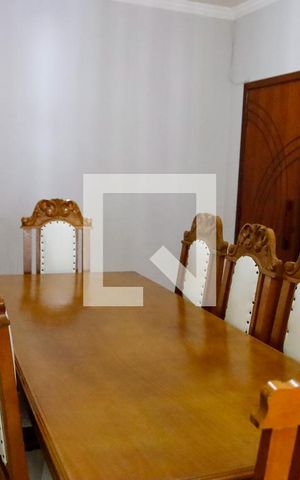 Casa à venda com 220m², 5 quartos e 4 vagas Casa à venda com 220m², 5 quartos e 4 vagasSala de Jantar