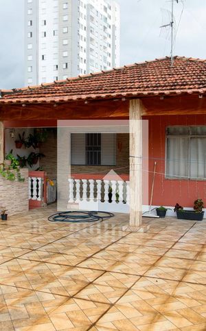 Casa à venda com 220m², 5 quartos e 4 vagas Casa à venda com 220m², 5 quartos e 4 vagasSacada