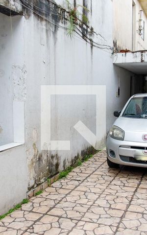 Casa à venda com 220m², 5 quartos e 4 vagas Casa à venda com 220m², 5 quartos e 4 vagasGaragem