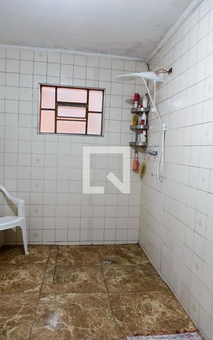 Casa à venda com 220m², 5 quartos e 4 vagas Casa à venda com 220m², 5 quartos e 4 vagasBanheiro 2