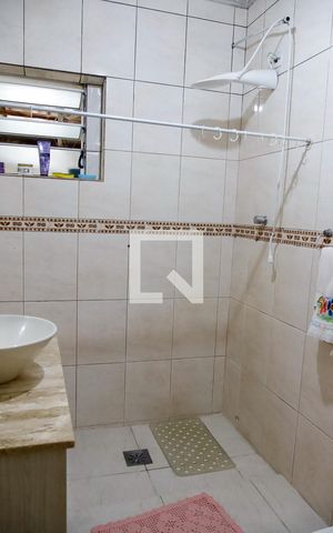 Casa à venda com 220m², 5 quartos e 4 vagas Casa à venda com 220m², 5 quartos e 4 vagasBanheiro