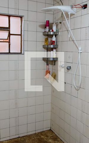 Casa à venda com 220m², 5 quartos e 4 vagas Casa à venda com 220m², 5 quartos e 4 vagasBanheiro 2