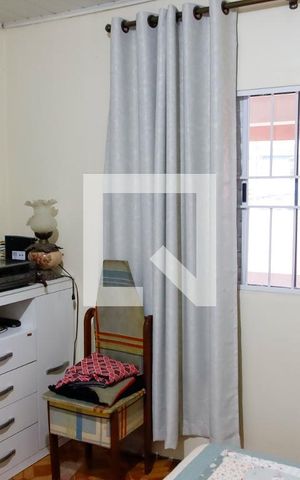 Casa à venda com 220m², 5 quartos e 4 vagas Casa à venda com 220m², 5 quartos e 4 vagasQuarto 4