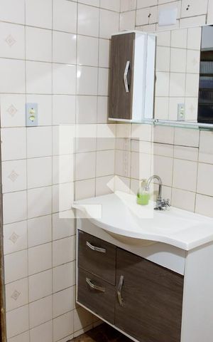 Casa à venda com 220m², 5 quartos e 4 vagas Casa à venda com 220m², 5 quartos e 4 vagasBanheiro 2