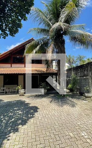 Casa para alugar com 245m², 4 quartos e 5 vagas Casa para alugar com 245m², 4 quartos e 5 vagasÁrea Externa