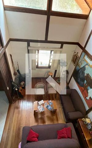 Casa para alugar com 245m², 4 quartos e 5 vagas Casa para alugar com 245m², 4 quartos e 5 vagasSala