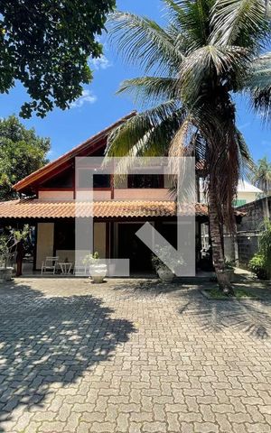 Casa para alugar com 245m², 4 quartos e 5 vagas Casa para alugar com 245m², 4 quartos e 5 vagasÁrea Externa