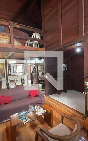 Casa para alugar com 245m², 4 quartos e 5 vagas Casa para alugar com 245m², 4 quartos e 5 vagasSala
