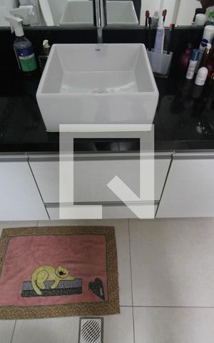 Casa de condomínio à venda com 180m², 3 quartos e 2 vagasQuarto 1 - Banheiro