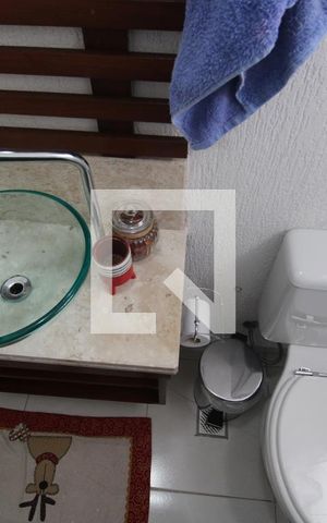 Casa de condomínio à venda com 180m², 3 quartos e 2 vagasLavabo