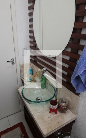 Casa de condomínio à venda com 180m², 3 quartos e 2 vagasLavabo
