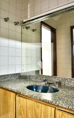 Casa à venda com 350m², 4 quartos e 4 vagas Casa à venda com 350m², 4 quartos e 4 vagasBanheiro do Quarto 1
