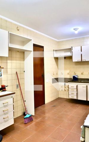 Casa à venda com 350m², 4 quartos e 4 vagas Casa à venda com 350m², 4 quartos e 4 vagasCozinha