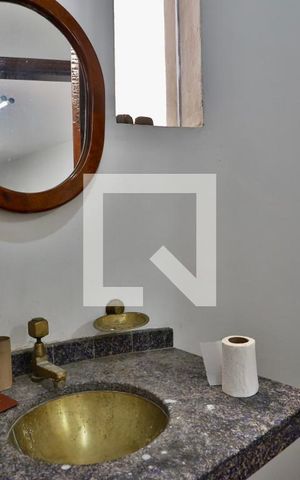 Casa à venda com 350m², 4 quartos e 4 vagas Casa à venda com 350m², 4 quartos e 4 vagasLavabo
