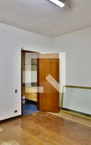 Casa à venda com 350m², 4 quartos e 4 vagas Casa à venda com 350m², 4 quartos e 4 vagasQuarto 1
