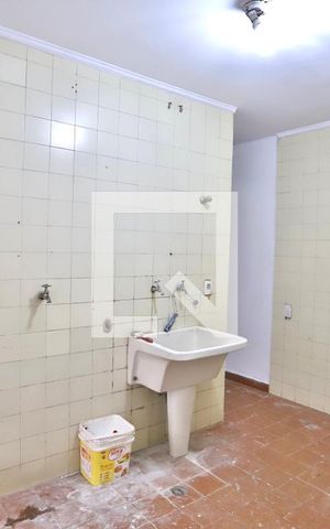 Casa à venda com 350m², 4 quartos e 4 vagas Casa à venda com 350m², 4 quartos e 4 vagasLavanderia