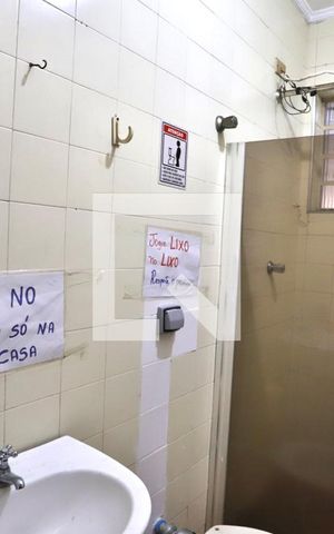 Casa à venda com 350m², 4 quartos e 4 vagas Casa à venda com 350m², 4 quartos e 4 vagasBanheiro de serviço