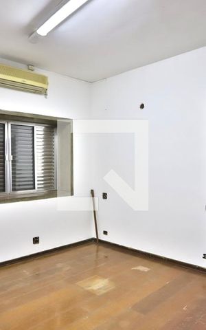 Casa à venda com 350m², 4 quartos e 4 vagas Casa à venda com 350m², 4 quartos e 4 vagasQuarto 1