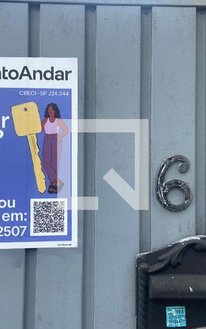 Casa à venda com 350m², 4 quartos e 4 vagas Casa à venda com 350m², 4 quartos e 4 vagasFachada