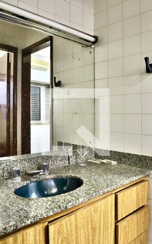 Casa à venda com 350m², 4 quartos e 4 vagas Casa à venda com 350m², 4 quartos e 4 vagasBanheiro do Quarto 1